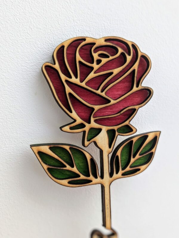 Rose en bois multicouche colorée et personnalisée avec boite ouvragée – Image 2
