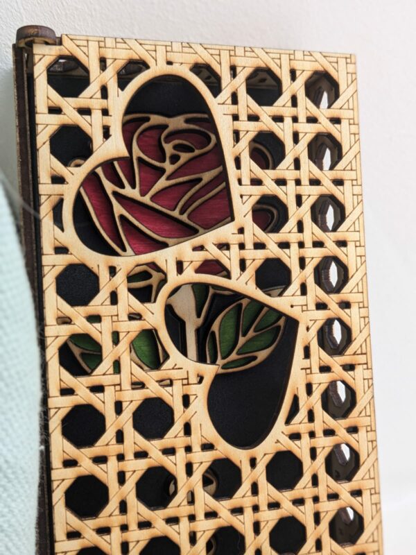 Rose en bois multicouche colorée et personnalisée avec boite ouvragée – Image 8